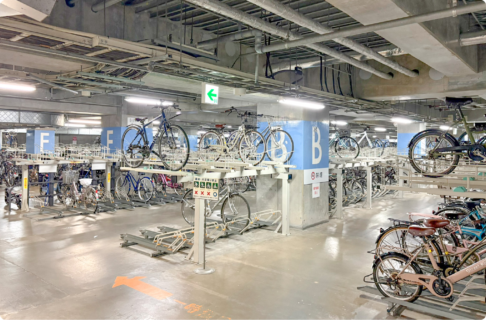 オダサガ北口自転車駐車場内